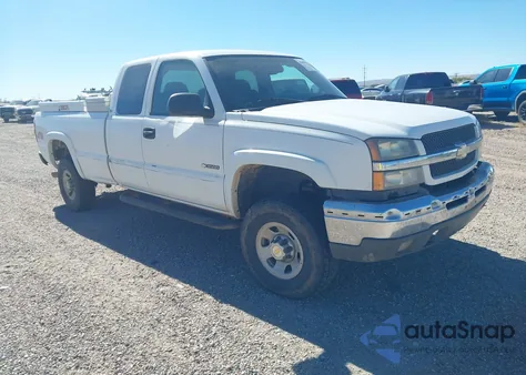 2004 Chevrolet Silverado 3500 Ls z USA, uszkodzony, nr VIN 1GCHK39U24E237019